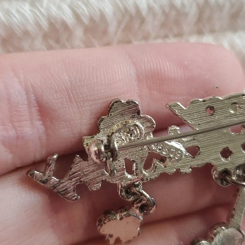B637 happy st Patrick's‎ day luck of the Irish shamrock vintage brooch